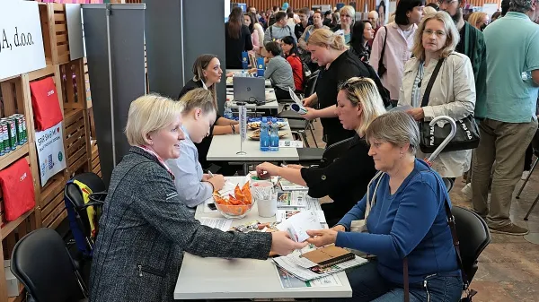 Med obiskovalci je sejem zaposlitvenih priložnosti požel precejšnje zanimanje. 