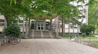 Pravosodni  policisti obtoženega  ajdovskega  tiktokerja danes  niso  
pripeljali  iz pripora na  novogoriško  okrožno  sodišče. 