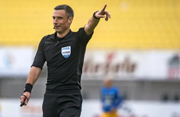 Slovenski sodniki na čelu s Slavkom Vinčićem (na fotografiji) bodo 
sodili finale lige prvakov med Borussio iz Dortmunda in Realom iz 
Madrida.