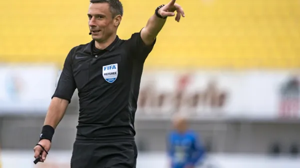 Slovenski sodniki na čelu s Slavkom Vinčićem (na fotografiji) bodo 
sodili finale lige prvakov med Borussio iz Dortmunda in Realom iz 
Madrida.