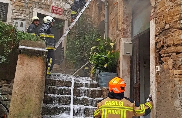 Avgusta 2019 je v Trubarjevi ulici 40 v Piranu izbruhnil požar, ki je uničil poslovne prostore v pritličju ter stanovanja 
v prvem in drugem nadstropju. Občina je vmes postala lastnica celotne hiše in jo sedaj ponuja v prodajo.  