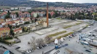 

Območje Arga je lokacija, ki jo mnogi vidijo kot bodoči mladinski center in kulturni dom, seveda v navezavi na Arrigoni. Večinoma je v zasebni lasti, a tudi občinski. Ta ima 
v lasti obe stavbi ob glavnem vhodu in še dimnik, v katerem je nekakšen amfiteater, Izolanom večinoma neznan prostor. Parkirišča za avtodome letos bojda ne bo in občina 
upa, da bo prostor dobila v poskusno začasno rabo. Morda že letos.   