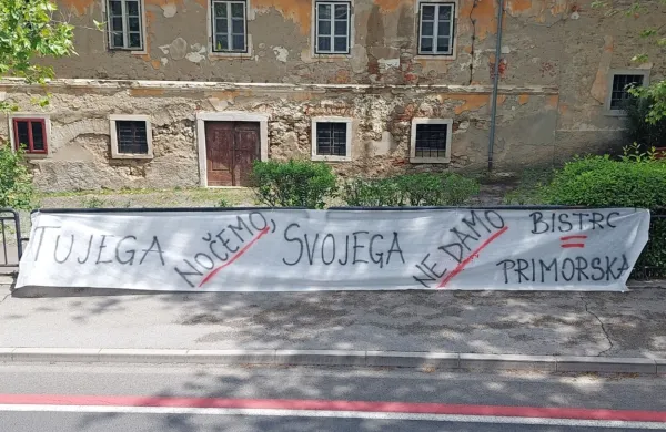 Eden od napisov, ki so se v Ilirski Bistrici pojavili v sredo, daje
vedeti, da del prebivalstva noče imeti opravlja z občinami
Primorsko-notranjske statistične regije.