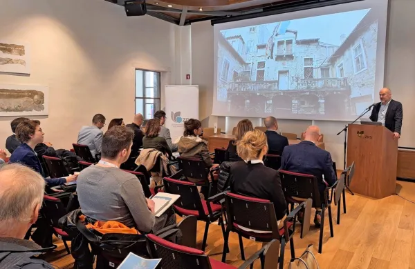 Na mednarodni konferenci  je sodelovalo 34 uveljavljenih in 
uveljavljajočih se raziskovalcev religije iz  13 držav ter 23 univerz in 
raziskovalnih inštitutov.