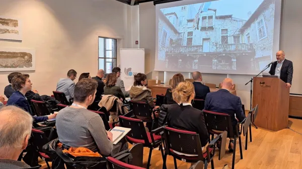 Na mednarodni konferenci  je sodelovalo 34 uveljavljenih in 
uveljavljajočih se raziskovalcev religije iz  13 držav ter 23 univerz in 
raziskovalnih inštitutov.