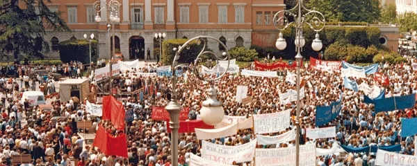 Slovenske organizacije so bile maja 1984 enotne, s Travnika so 
sporočale o 15.000 udeležencih shoda.
