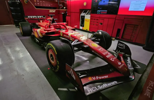 Shell V-Power je edino gorivo, ki ga uporablja, mu zaupa in ga 
priporoča Ferrari. Foto: Shell