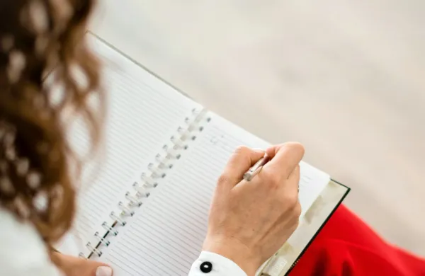  Psihosocialni svetovalec obravnava   čustvene, miselne in vedenjske težave.