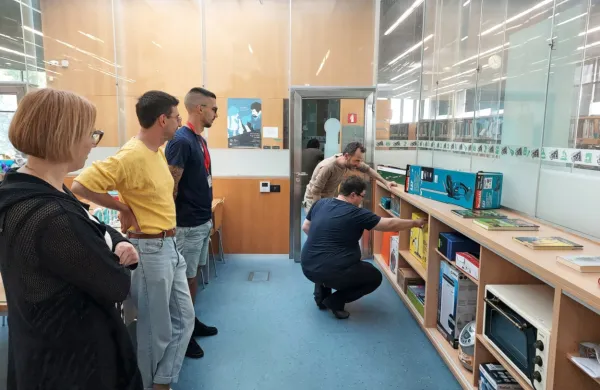 V Knjižnici reči si je trenutno mogoče izposoditi 31 naprav in 
pripomočkov, ki jih običajno nimamo pri roki, ponudbo pa bodo 
prilagodili povpraševanju. 