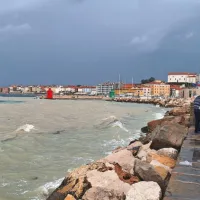 Poplavilo Tartinijev trg v Piranu, pešpot med Piranom in Fieso je zaprta