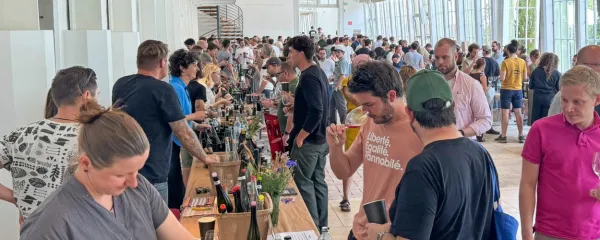 Oranžerija dvorca Esterhazy v Železnem je zaživela s sonaravnimi 
vini, predstavilo se je tudi več primorskih kleti. 