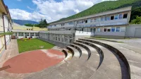 Matična stavba OŠ Draga Bajca Vipava kliče po celoviti prenovi.