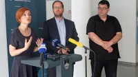 Ministrica za kulturo Asta Vrečko ter župana občin Cerkno in Idrija  
Gašper Uršič in Tomaž Vencelj so usklajeni glede prenosa  območja 
Partizanske bolnice Franja na državo in celovite obnove po lanski 
ujmi. 