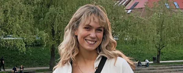 Melani Mekicar ima raje večere in noči, a vstaja ob petih.