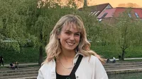 Melani Mekicar ima raje večere in noči, a vstaja ob petih.