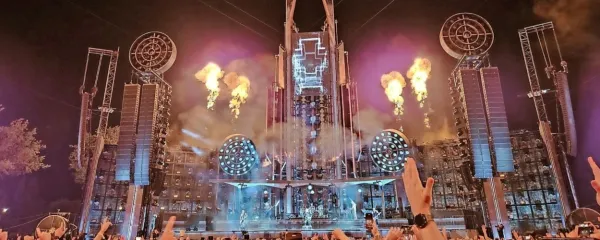 Kar 120 tisoč ljudi je prejšnji petek in soboto obiskalo koncert 
Rammsteinov v Beogradu.
