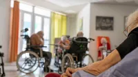 Ljudi za delo v domovih za starejše in drugih socialnovarstvenih 
zavodih je vedno manj. Kadrovsko stisko naj bi rešili z interventnim zakonom.
