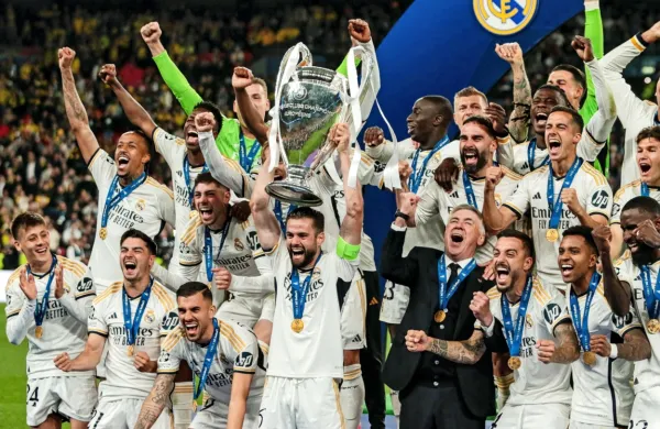 Tako se je madridski  Real razveselil 15. lovorike najboljšega na 
stari celini. 