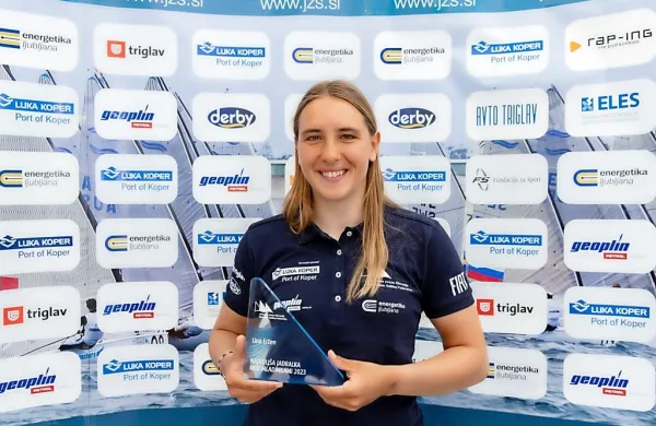 Lina Eržen s priznanjem Jadralne zveze Slovenije