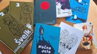 Med bolj znanimi češkimi avtorji, ki so doslej že prepričali 
slovenske bralke in bralce, so  kajpada Jaroslav Hašek, Milan 
Kundera, vileniški nagrajenec Jáchym Topol in nenazadnje duhoviti  Michal Viewegh, a vileniški antologiji se bodo predstavili tudi 
mnogi slovenskemu bralstvu doslej manj znani sodobni literatke 
in literati, ki danes krojijo češko književno krajino.  