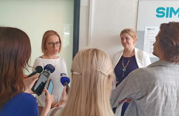 Ministrica za zdravje  Valentina Prevolnik Rupel se je  v šempetrski 
bolnišnici seznanila s  kadrovskimi razmerami in z načrtovanimi 
naložbami. 