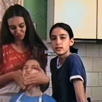 Film    Emilije Gašić govori o prvih prijateljstvih, ljubeznih, poljubih in razočaranjih treh sester.