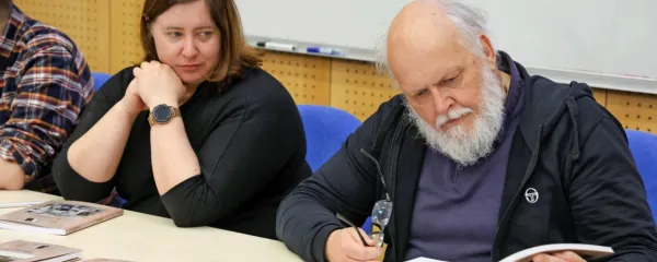 Dr. Lovrenc Lipej, dolgoletni  urednik naravoslovnega dela revij 
Annales, in urednica humanističnega dela dr. Urška Lampe   