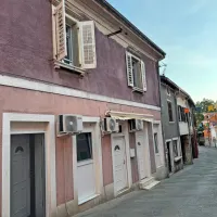 Zakon naj bi preprečil stanje, v katerem skupnost nepovratno izgublja 
stanovanja, v katerih živijo naši ljudje, pravi koprski župan Aleš Bržan.