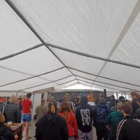 Dobrodelno ogrevanje pred Goro Rocka