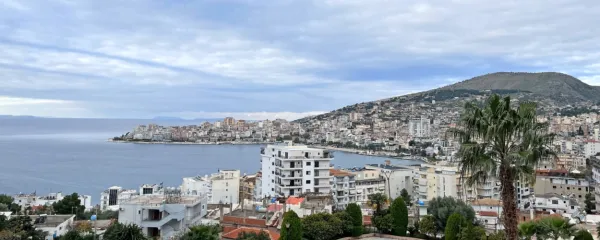 Čudoviti pogled s trdnjave na Skadarsko jezero