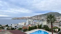 Čudoviti pogled s trdnjave na Skadarsko jezero