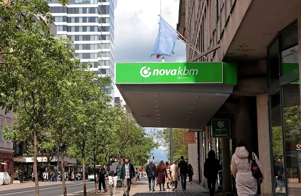 Sedež združene OTP banke bo v Ljubljani, sprva na Slovenski cesti 
58, nato pa v novem poslovnem centru Emonika, ki ga gradijo 
Madžari.