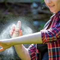 Pred  komarji se je dobro zaščititi.