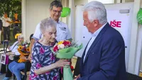 

Župan Milan Bogatič je slavljenki zaželel, da bi ji zdravje še tako 
dolgo služilo, da bi se z ostalimi sostanovalci lahko preselila v nov 
dom upokojencev, ki ga občina namerava graditi v Livadah.