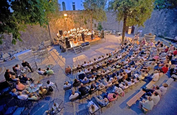 Na štanjelskem gradu  bodo poleti pripravili  večje število prireditev.
