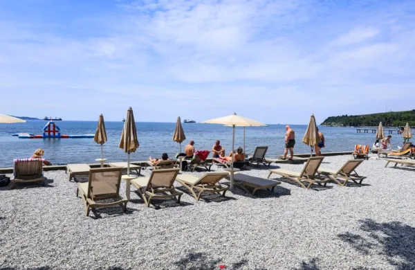 Plaža pod Adrio je najbližje središču Ankarana in tudi najbolj 
obiskana. 