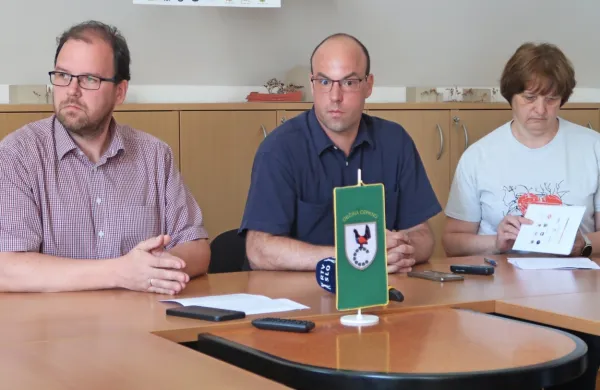 Župan Gašper Uršič, direktor Mestnega muzeja Idrija in vodja cerkljanskega oddelka  dr. Miha Kosmač ter 
Milojka Magajne  o obnovi PB Franje in prenosu lastništva na državo po desetletjih sporov govorijo isti jezik.
