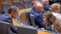Kakšen bo odnos Anžeta Logarja (levo) in Eve Irgl do predsednika 
SDS Janeza Janše?