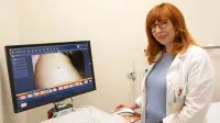 Dermatologinja Katarina Šmuc Berger  se pri svojem vsakodnevnem delu v Splošni bolnišnici Izola največ srečuje tudi z 
bolniki z malignimi/ premalignimi obolenji kože.