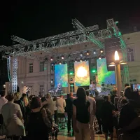 Jutri pa bo Siddharta navijače in nogometaše hrabrila že v Kölnu, 
pred odločilno tekmo z Anglijo.