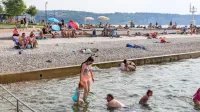 Ena najbolj priljubljenih plaž v Izoli je plaža na Svetilniku.