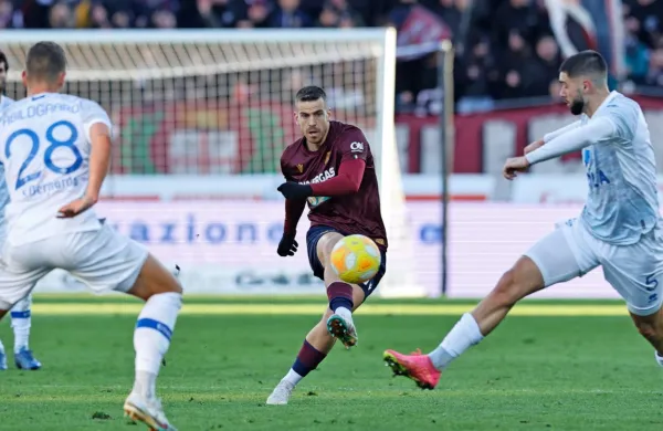 Domen Črnigoj (v sredini) je nazadnje branil barve Reggiane v 
italijanski serie B.