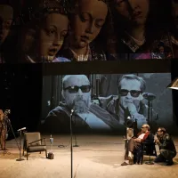  Uprizoritev Ubesedovanje si  je nagrado tantadruj prislužila z 
učinkovitim prevpraševanjem odnosa med gledališkim in filmskim medijem. 