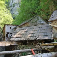 Mestni muzej Idrija  je obnovo porušene Franje  pripravljal v 
precejšnji negotovosti. Sam muzej humanosti je že leto dni 
nedotaknjen.