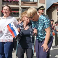 Predsednico Natašo Pirc Musar, ki je odločno podprla obnovo 
Franje, so obiskovalci po prireditvi “razgrabili”.