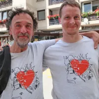 Srce na Franji, logotip obnove, na majicah že nosijo mladi in 
starejši. Tudi to je pot za pomoč k obnovi.