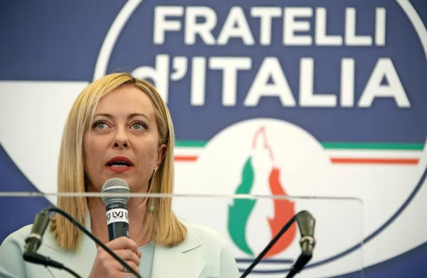 Giorgia Meloni je po zadnjem  volilnem  porazu  obtožila levico, da 
vzbuja vzdušje državljanske vojne. 