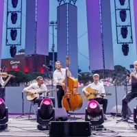 Občinstvo so s svojim avtorskim gipsy swingom navdušili Momento Cigano, s katerimi je Gramatik tik pred festivalom izdal 
skladbo The Istrian Job.