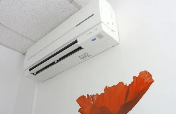 Še preden boste klimatsko napravo   zagnali, jo očistite.