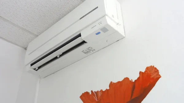 Še preden boste klimatsko napravo   zagnali, jo očistite.